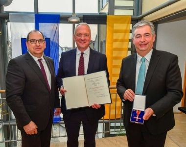 海恩斯坦首席执行官Stefan Mecheels教授荣获联邦十字勋章